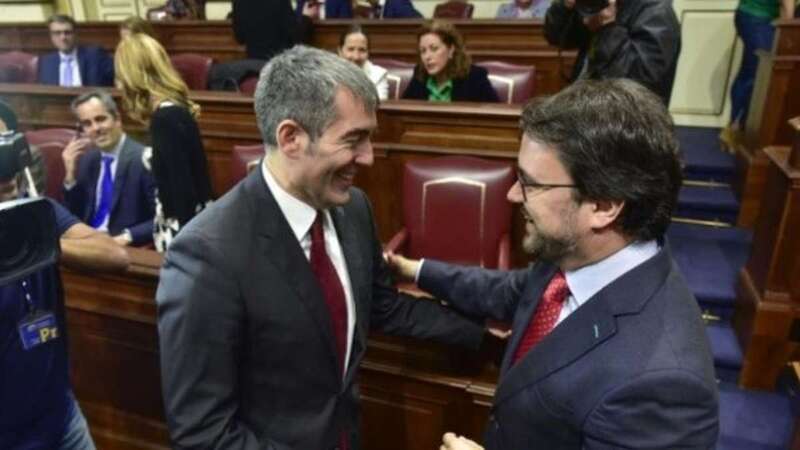 El candidato del PP a la Presidencia del Gobierno de Canarias, Asier Antona, y el actual presidente en funciones, Fernando Clavijo (CC) (Foto EFE/Ramón de la Rocha)